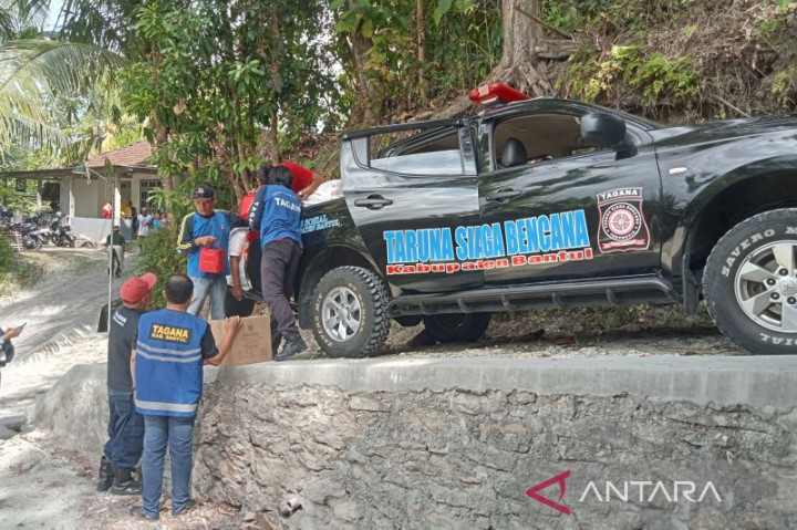 Masyarakat Bantul Bergotong Royong Atasi Dampak Gempa