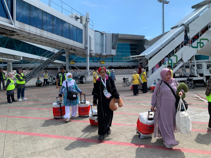 392 Jemaah Haji Kloter 1 Debarkasi Makassar Tiba di Tanah Air