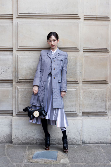 Karina aespa Jadi Sorotan Dunia di Thom Browne Couture Show