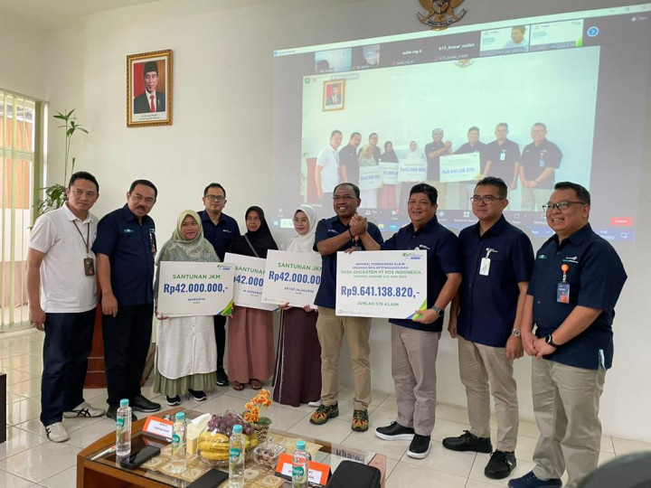 Pos Indonesia dan BPJS Ketenagakerjaan Serahkan Santunan Senilai Total Rp126 Juta untuk 3 Ahli Waris