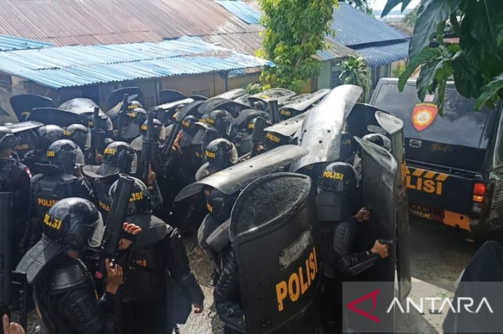 Polisi Tangkap 14 Orang usai Bentrok Penggusuran Permukiman Liar di Batam