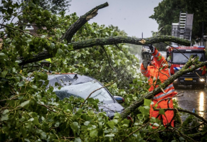 Lalu Lintas Udara Belanda Kacau Akibat Badai, 400 Penerbangan Dibatalkan