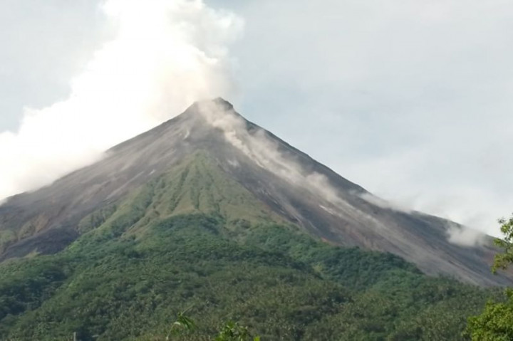 Guguran Lava Karangetang Mencapai 1.750 Meter