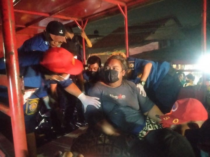 Pernafasan Pria Berbobot 200 Kg Asal Tangerang Dibantu Tabung Oksigen