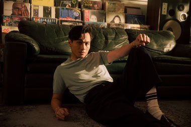 Rendy Pandugo Rilis Lagu Berbahasa Indonesia Pertama dalam Kariernya