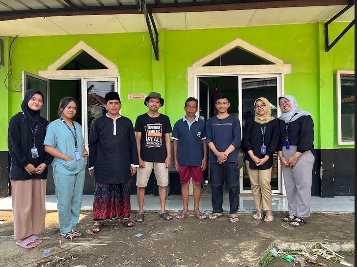 Mahasiswa KKN-T IPB University menggelar program Kurban Kontrol. DOK IPB