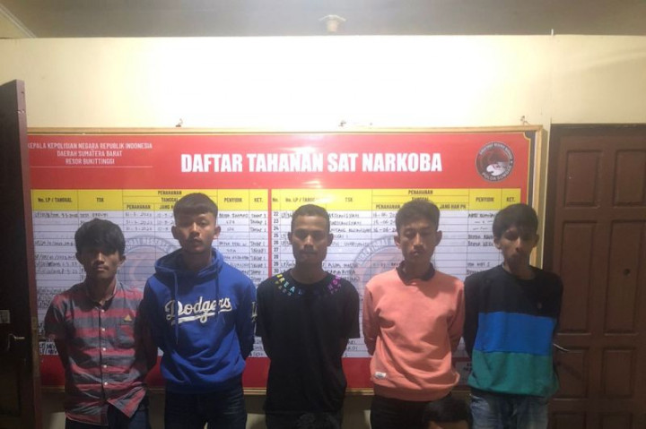 7 Pemuda di Bukittinggi Konsumsi Ganja di Dalam Ruang SD