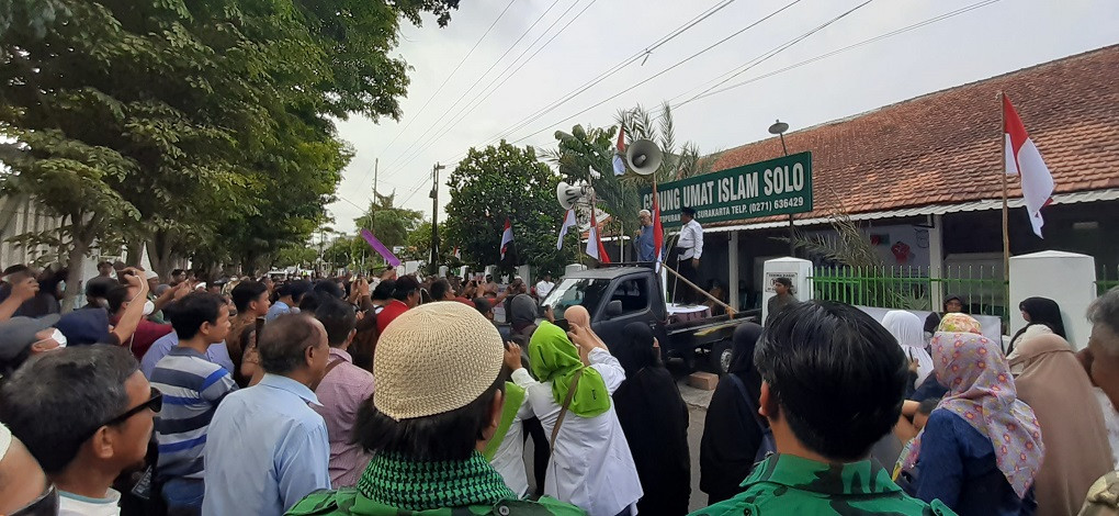 Aksi damai people power digelar di Solo. Medcom.id/ Triawati 