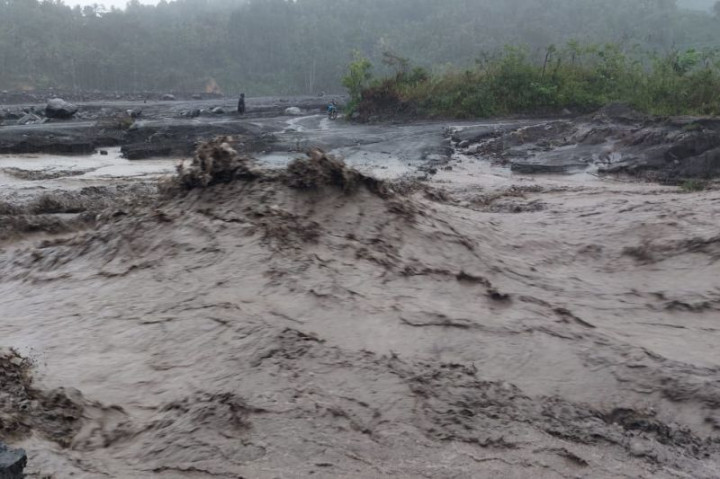 Getaran Banjir Gunung Semeru Terekam 4 Kali dalam 6 Jam