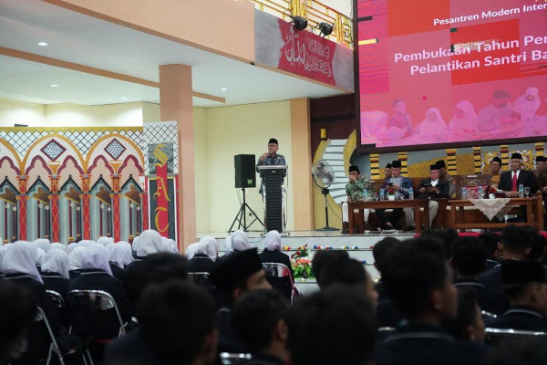 Pesan Mendag ke Santri Ponpes Dea Malela: Bersungguhlah Kejar Cita-Cita