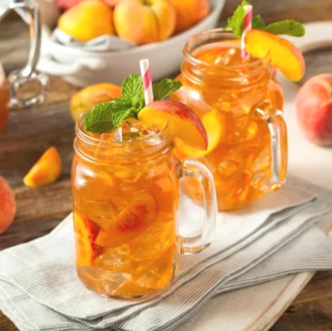Sontek resep es peach tea dari Endeus TV ini ya. Dijamin segar banget! (Foto: Dok. Endeus TV)