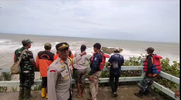 2 WNA Hilang Terseret Arus di Pantai Panjang Malang Mahasiswa UB Asal Swiss dan Spanyol