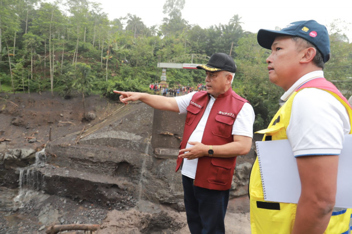 Akses Malang-Lumajang Putus Total, Pemkab Siapkan Jembatan Sementara