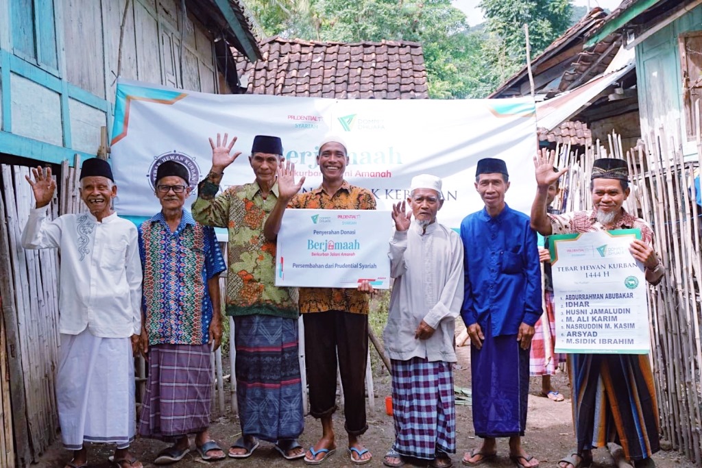 Para marbut yang menjadi penerima manfaat dari program Berjamaah Prudential Syariah. Dok. Ist