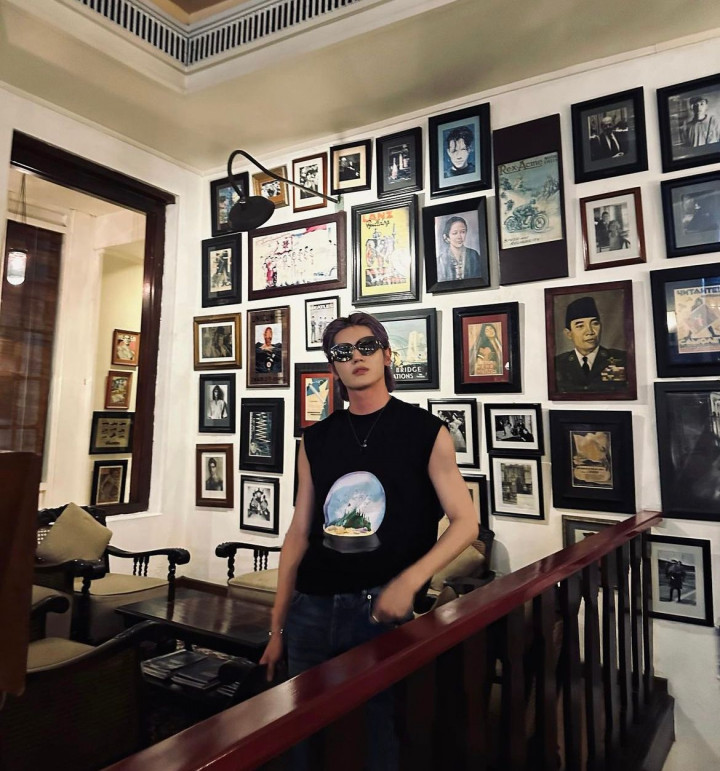 Intip Potret Taeyong NCT Malam Mingguan di Kota Tua, Seru Banget!