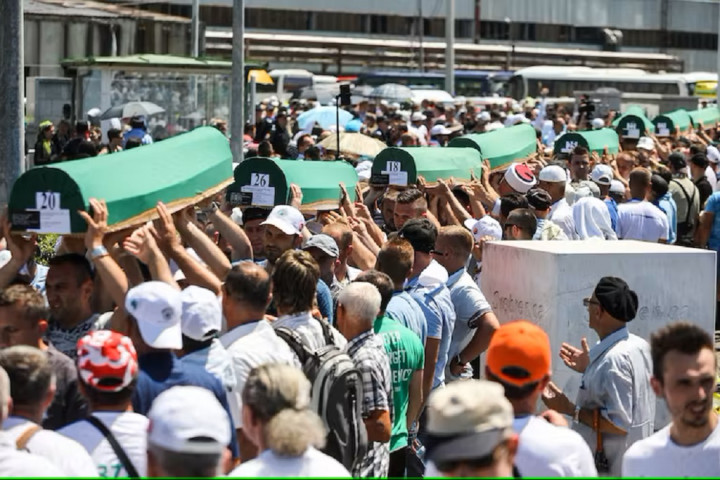 Pawai Perdamaian Bosnia dalam Peringatan Genosida Srebrenica 1995