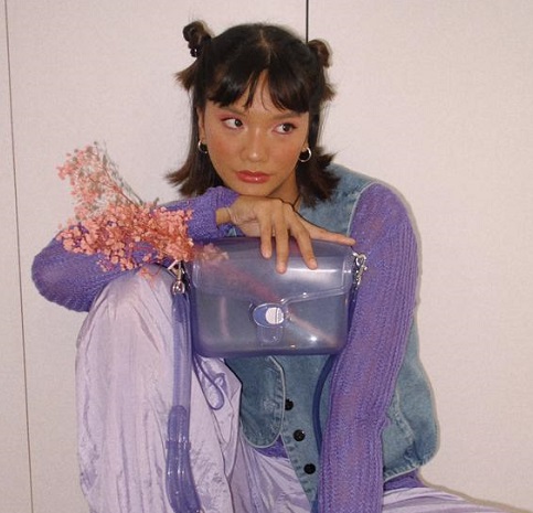 Gaya Kece Selebriti Pakai Tas Coach saat Nonton Konser Musik, Mana Favoritmu?