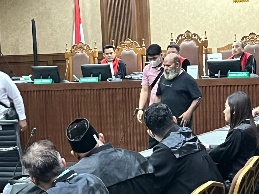 Lukas Enembe menjalani sidang di Pengadilan Tipikor Jakarta Pusat. Medcom.id/Candra