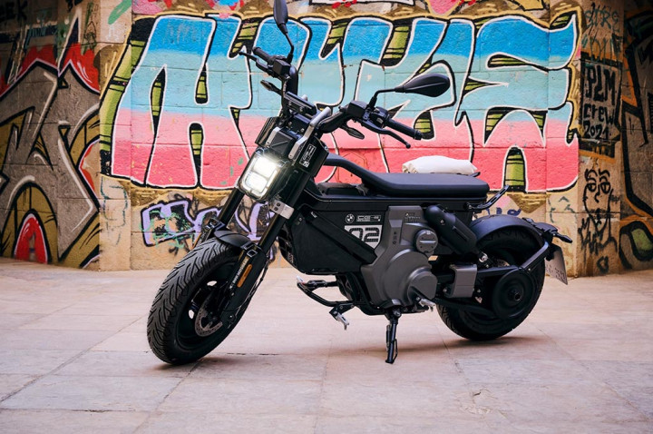 Mungilnya BMW CE 02, Seru Diajak Selap-Selip?