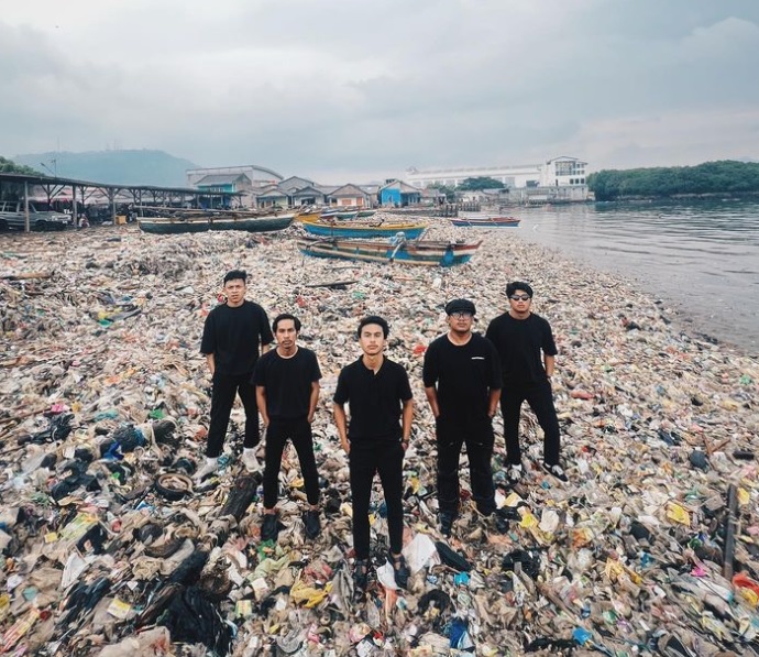 Pandawara Group Sukses Ajak Ribuan Warga Lampung untuk Bersihkan Sampah di Pantai Sukaraja