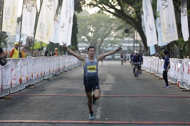 MS Glow Sponsori Maraton Berkonsep Sport Tourism di Malang