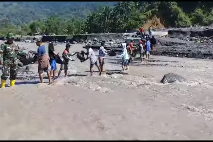 137 KK Terisolasi Lahar Dingin Semeru Dapat Bantuan