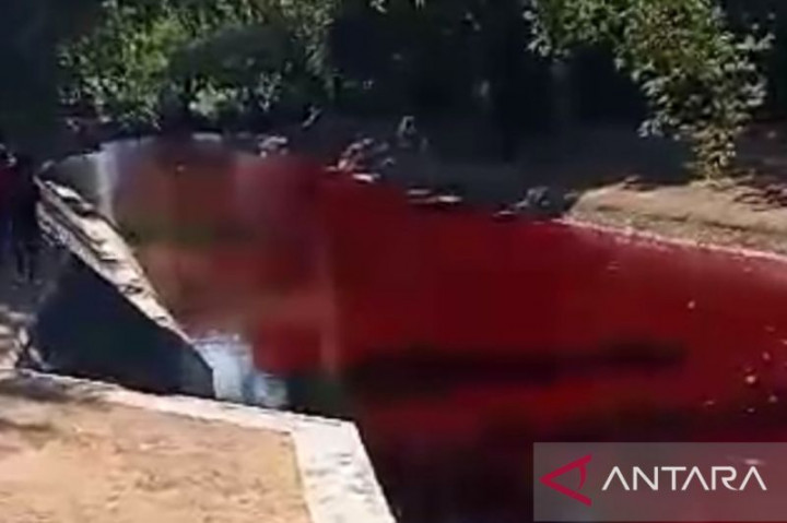 Air Sungai di Pamekasan Diduga Tercemar Limbah Batik