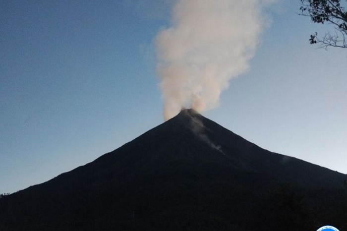 Populer Daerah: Gunung Karangetang hingga Pemuda Dibunuh karena Utang Rp100 Ribu