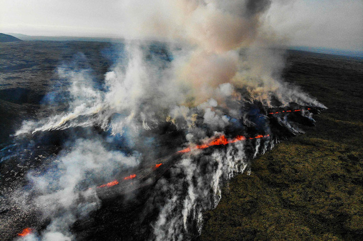 Gunung Berapi di Dekat Ibu Kota Islandia Meletus