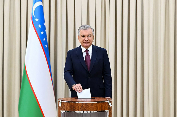 Shavkat Mirziyoyev kembali Pimpin Uzbekistan