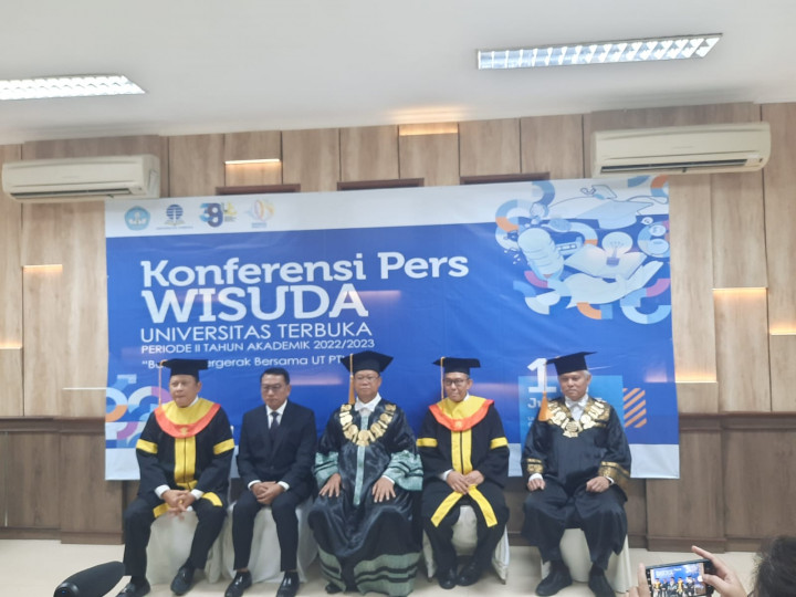 Bamsoet dan Cecep Darmawan Jadi Wisudawan Kehormatan Universitas Terbuka