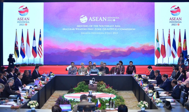 Minister Retno Ask ASEAN Countries to Protect Southeast Asia from Nuclear Weapons