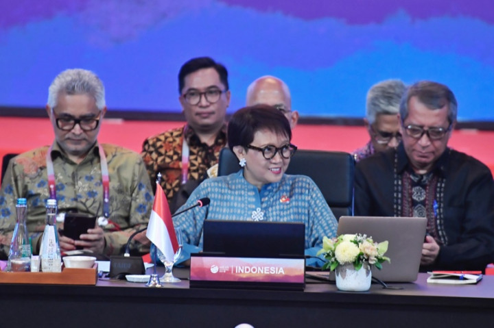 FM Retno Complains No Nuclear Weapon Countries Have Signed the SEANFWZ Treaty Protocol