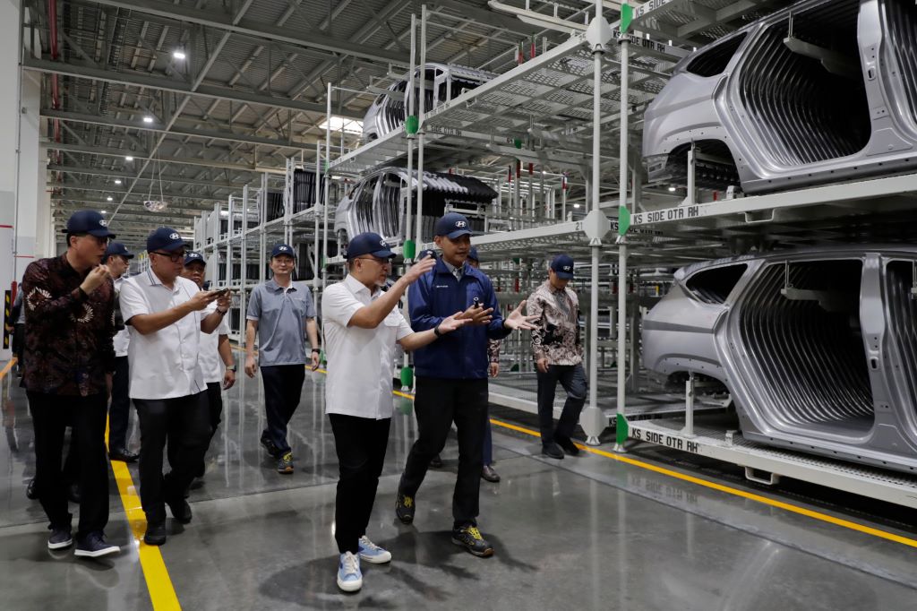 Mendag Zulkifli Hasan mengunjungi PT Hyundai Motor Manufacturing Indonesia (HMMI) . Foto: Biro Humas Kemendag