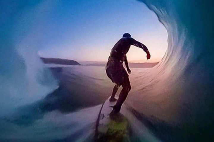 Peselancar Profesional AS Mikala Jones Tewas di Mentawai