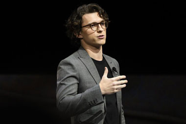 Alasan Tom Holland Berhenti Kecanduan Alkohol