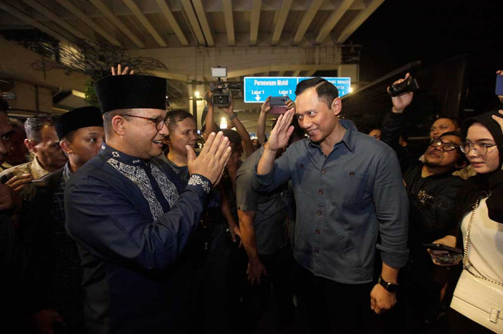 Momen Kepulangan Anies dari Tanah Suci Disambut AHY