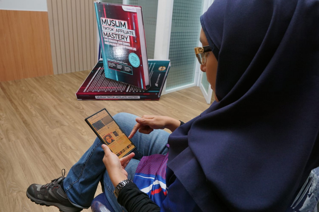 Ilustrasi memasarkan buku lewat media sosial. Foto: IFI