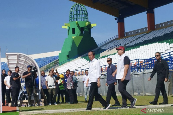 Jokowi Cek Kesiapan Stadion Si Jalak Harupat untuk Piala Dunia U-17