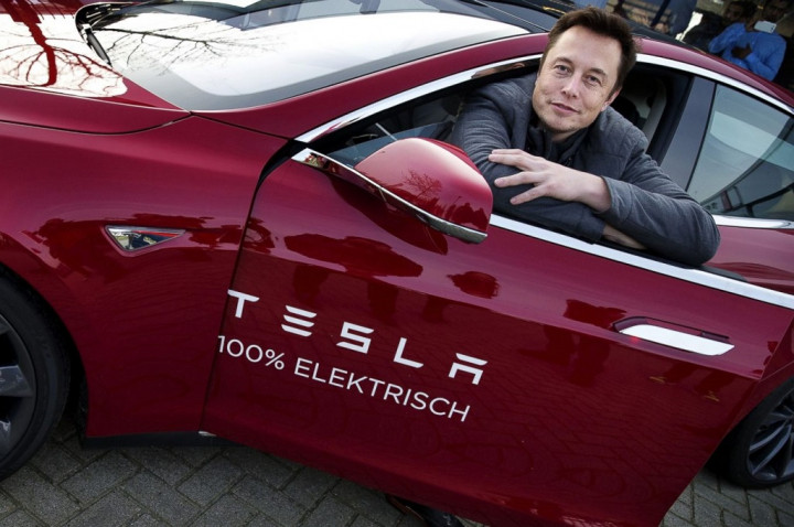 Tesla Curigai Musk Gunakan Pendanaan Perusahaan untuk Bangun Rumah Kaca