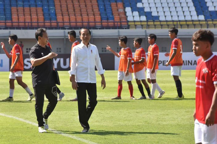 Cek Si Jalak Harupat, Jokowi: Yang Tentukan Kelayakan FIFA, Bukan Presiden