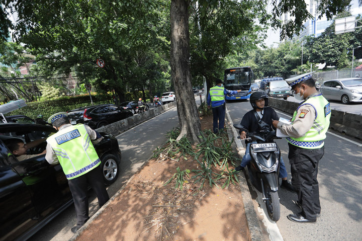 Sterilisasi Jalur Busway, Polisi Tilang Pelanggar Lalu Lintas