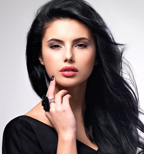 6 Bahan Alami untuk Menghitamkan Rambut, dari Minyak Kemiri hingga Daun Bunga Sepatu