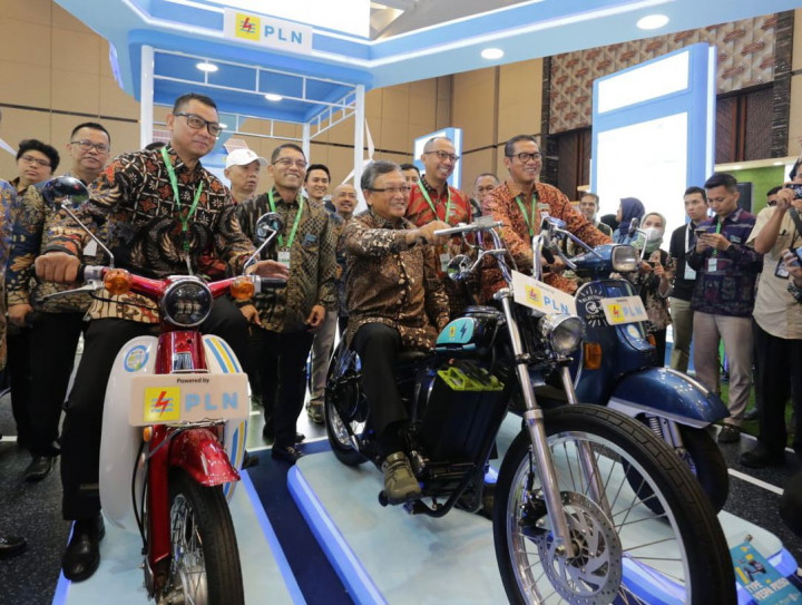 Transisi Energi, Menteri ESDM dan PLN Ajak Masyarakat Beralih ke Kendaraan Listrik