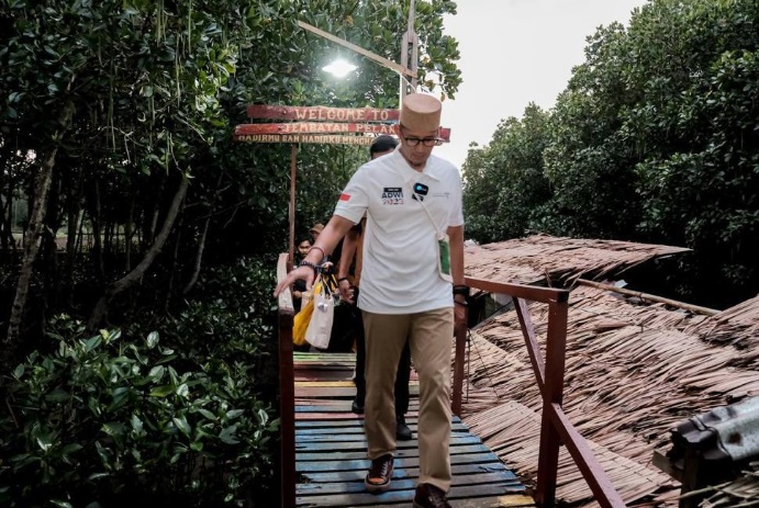 Menparekraf Sandiaga Uno berada di desa wisata lantebung. Dok. Kemenparekraf
