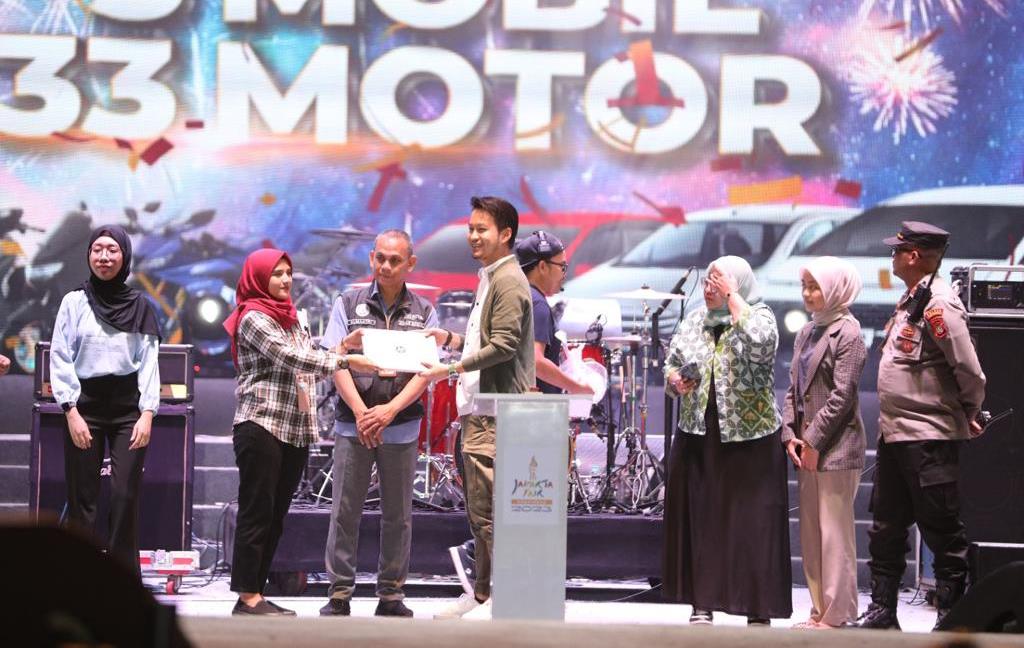 Undian Grand Prize periode III Jakarta Fair Kemayoran 2023 telah berlangsung di arena Jakarta International Expo (JIExpo), Kemayoran, Jakarta Pusat, Minggu, 9 Juli 2023. (Foto: Dok. Ist)