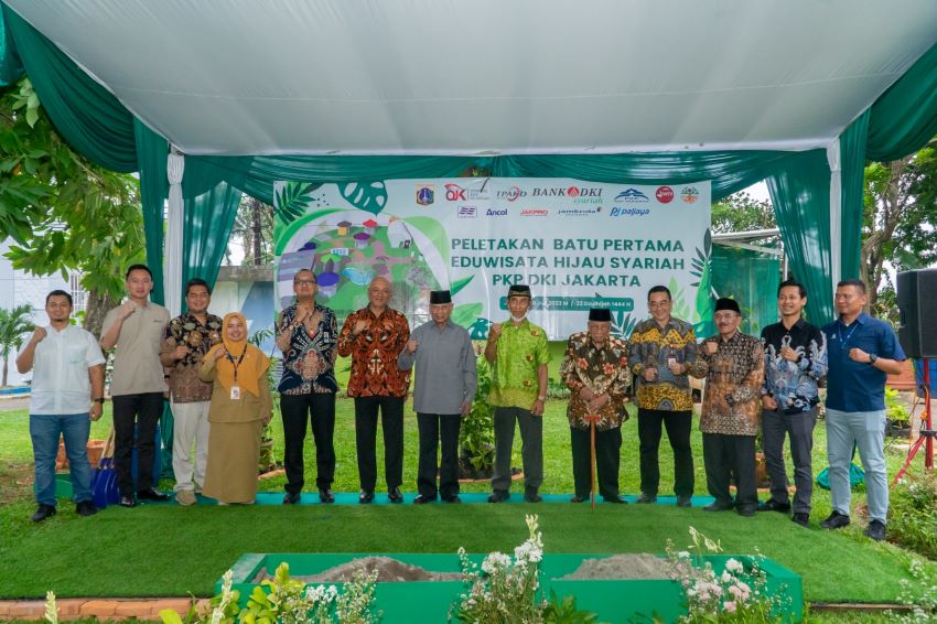 Peletakan batu pertama  Eduwisata Hijau Syariah di lingkungan PKP DKI Jakarta.