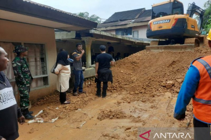 4 KK Jadi Korban Tanah Longsor di Kendari