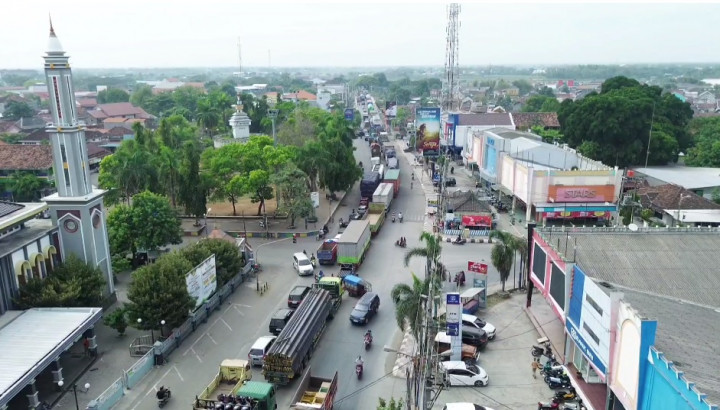 Macet Hingga 9 Jam, Jalur Pantura Pati Mengular Sepanjang 15 Km