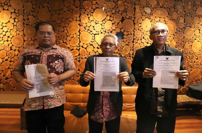 Eks Wakil Ketua Majelis Wali Amanat Laporkan Dugaan <i>Fraud</i> UNS ke Kejati Jateng